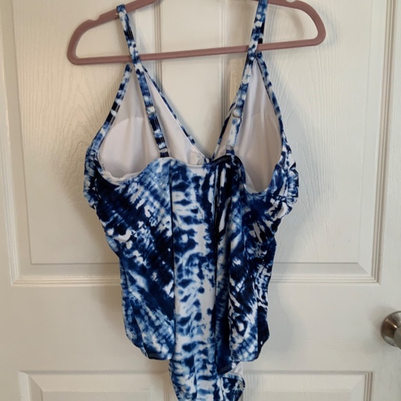 TIE DYE BLUE AND WHITE BATHING SUIT PLUS SIZE 20/22 - Picture 4 of 6